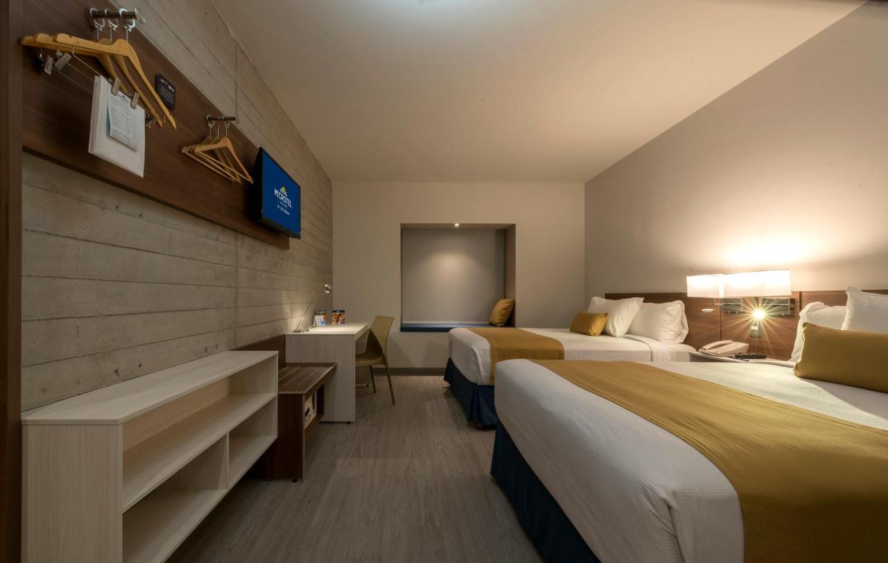 Microtel Inn & Suites By Wyndham Guadalajara Sur Palomar エクステリア 写真