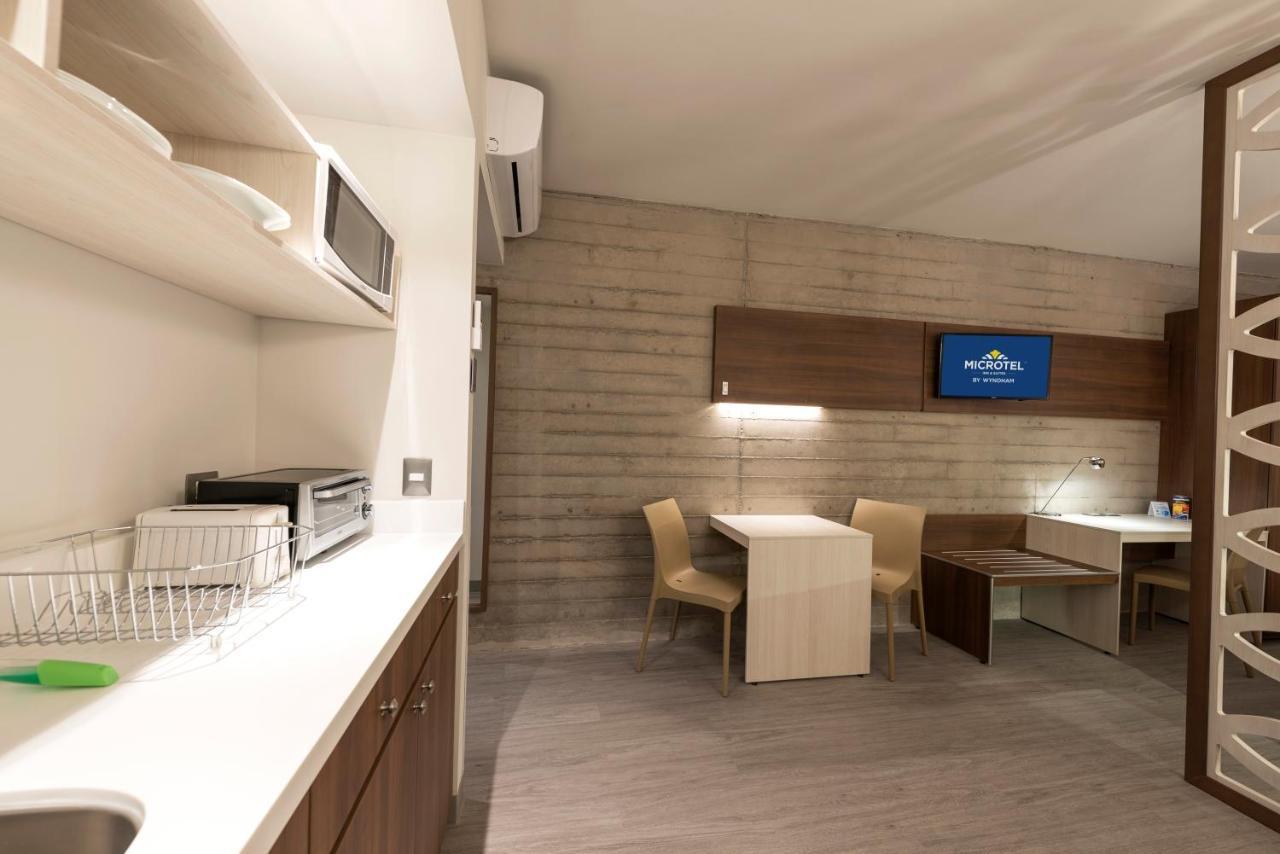 Microtel Inn & Suites By Wyndham Guadalajara Sur Palomar エクステリア 写真