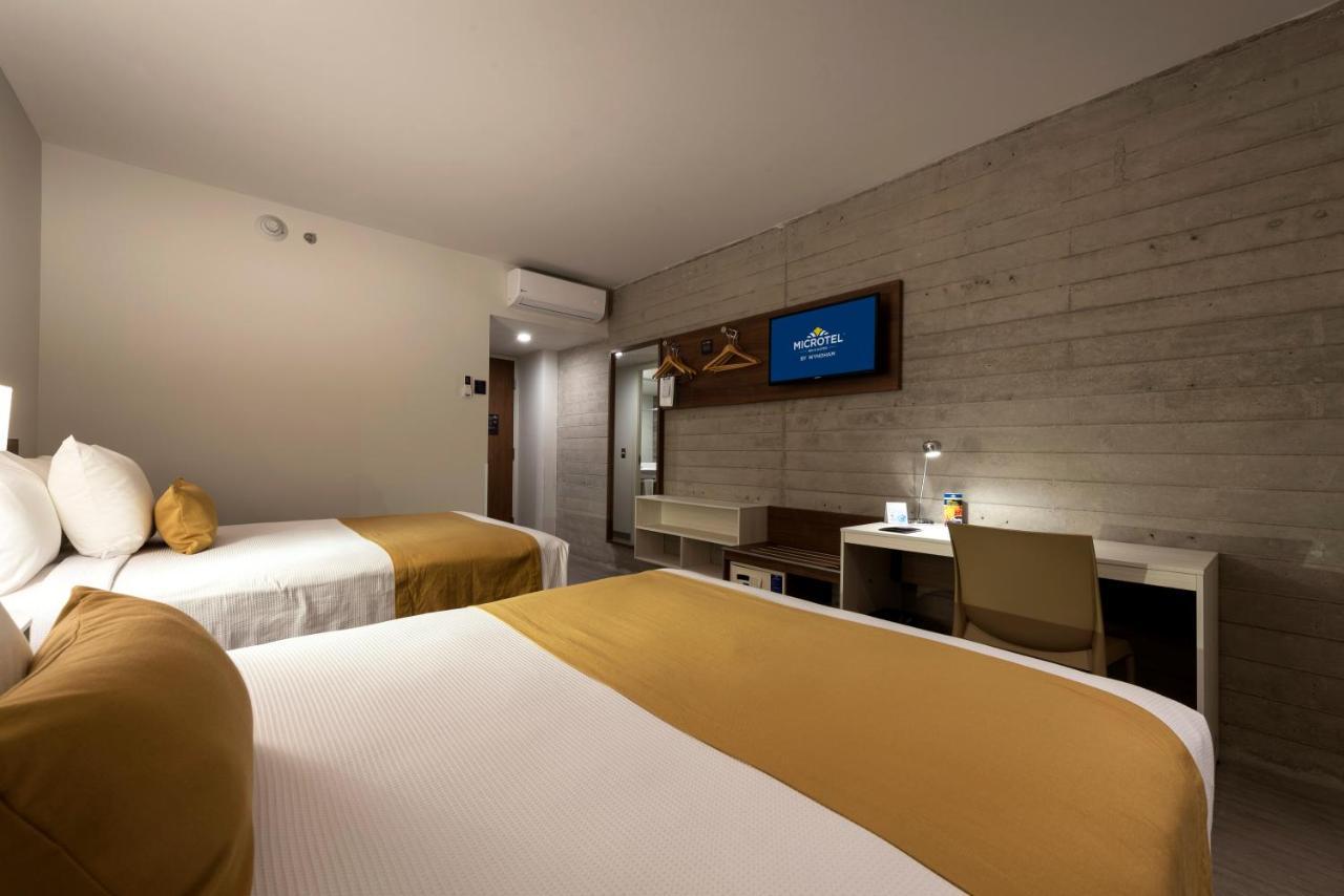 Microtel Inn & Suites By Wyndham Guadalajara Sur Palomar エクステリア 写真