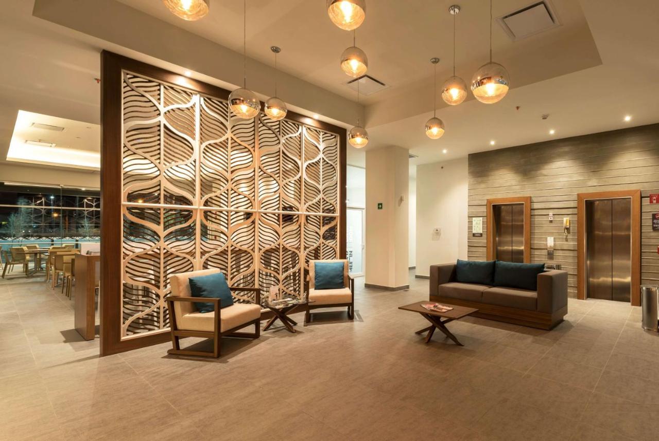 Microtel Inn & Suites By Wyndham Guadalajara Sur Palomar エクステリア 写真