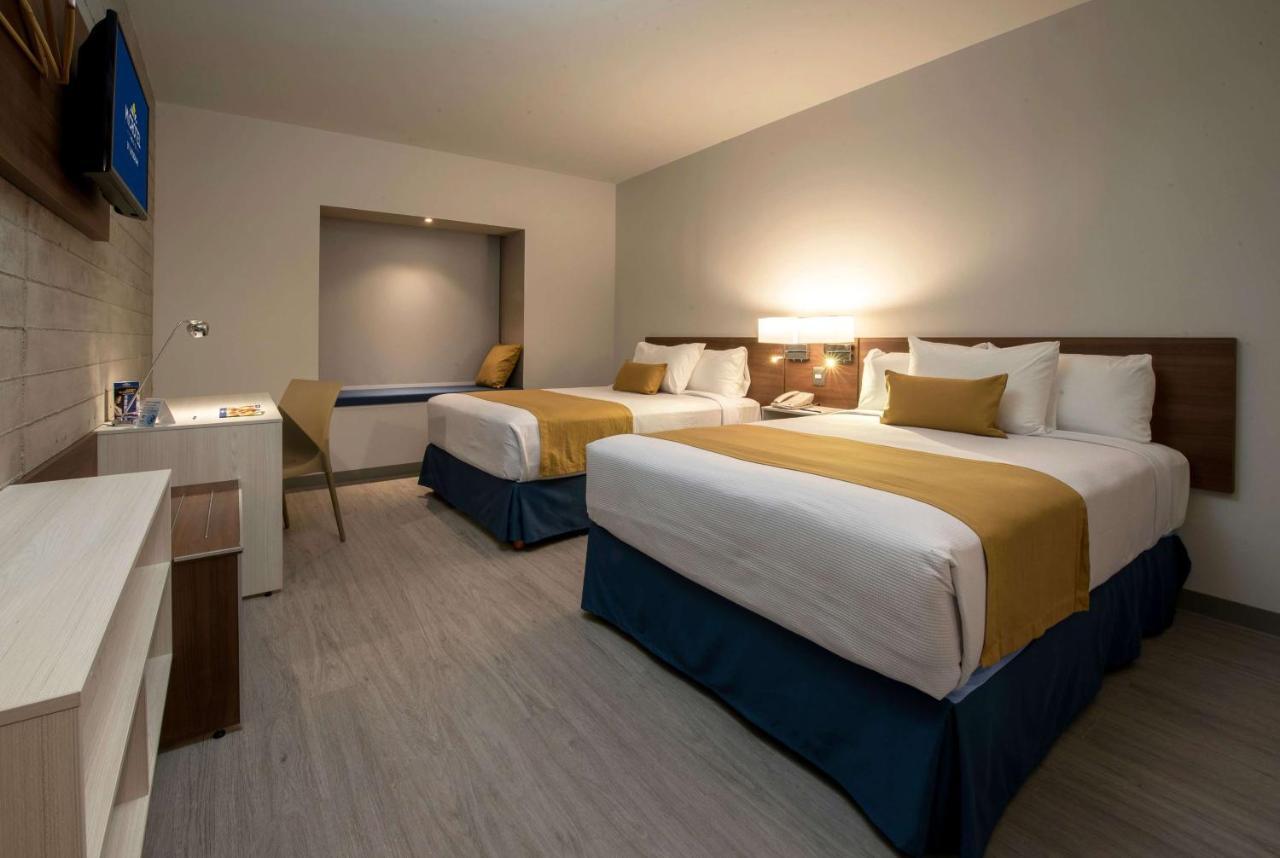 Microtel Inn & Suites By Wyndham Guadalajara Sur Palomar エクステリア 写真