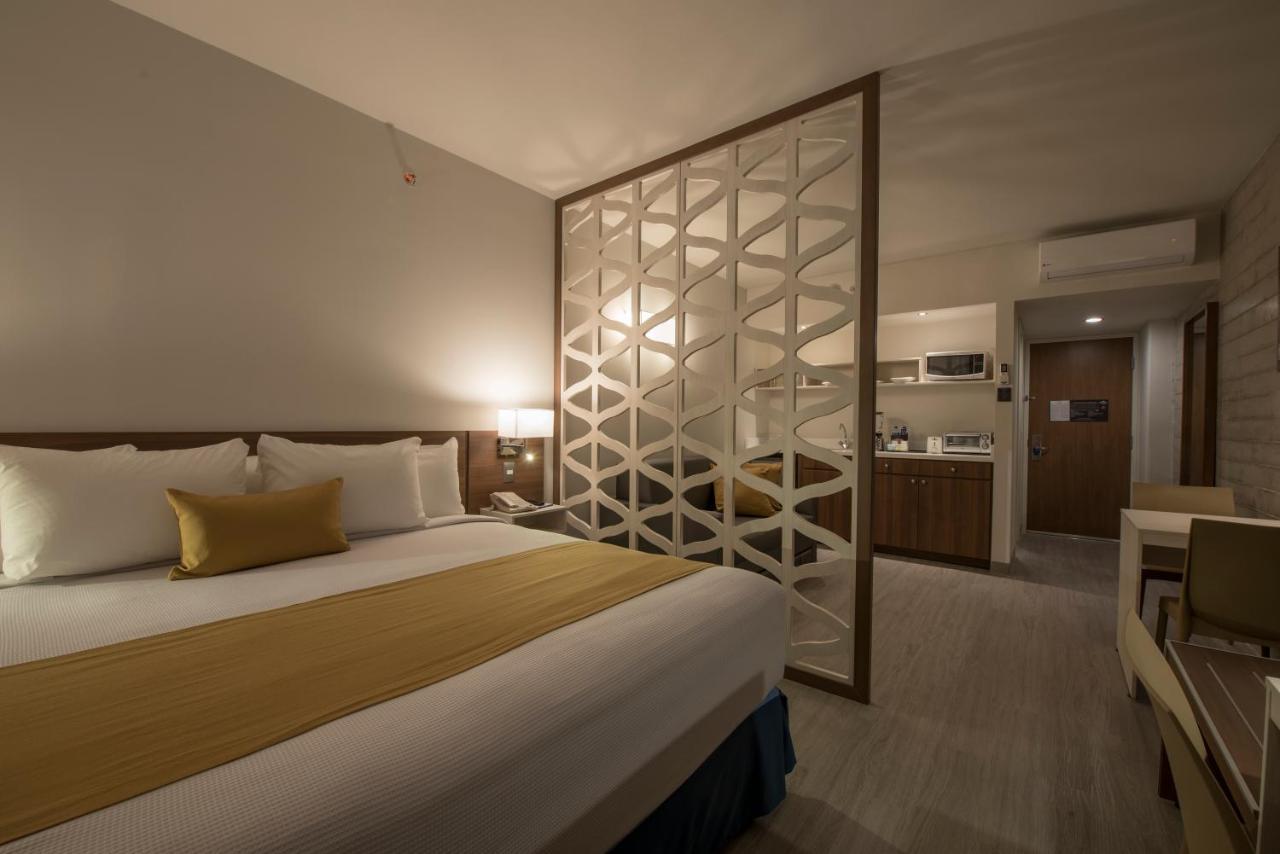 Microtel Inn & Suites By Wyndham Guadalajara Sur Palomar エクステリア 写真