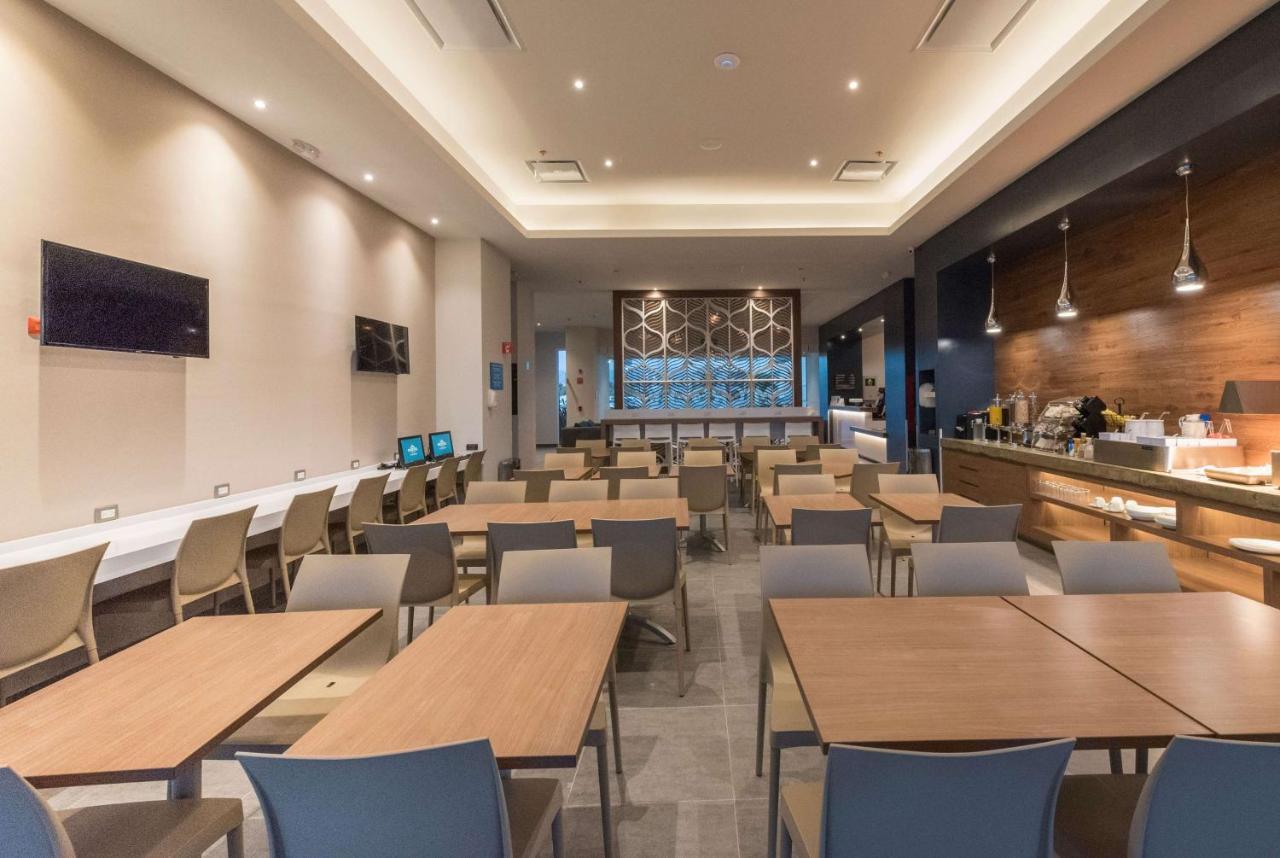 Microtel Inn & Suites By Wyndham Guadalajara Sur Palomar エクステリア 写真
