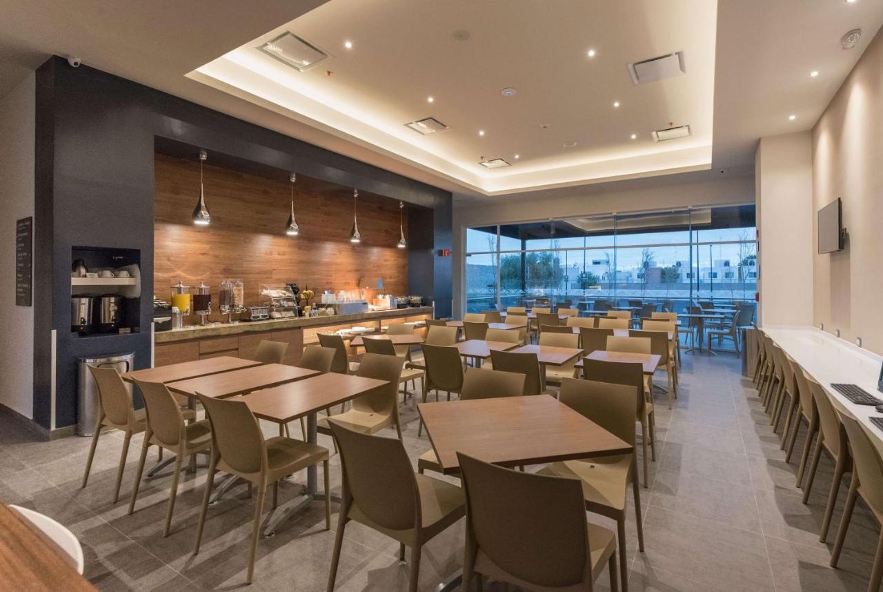 Microtel Inn & Suites By Wyndham Guadalajara Sur Palomar エクステリア 写真